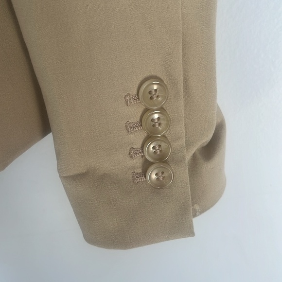 The Limited Collection Tan Blazer - Picture 5 of 6